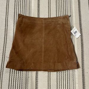 NWT Blank NYC suede mini skirt with side zips in camel. Size 26 (Equal to 2/XS)